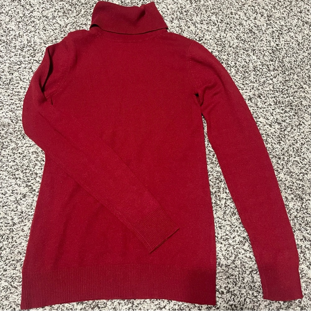 100% Cashmere Ann Taylor Deep Red Turtleneck Sweater “Size XS fits S “ Like New”